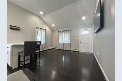 704 Myrtle Avenue, West Islip, NY 11795 - Photo 10