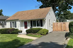 704 Myrtle Ave, West Islip, NY 11795 - Photo 2