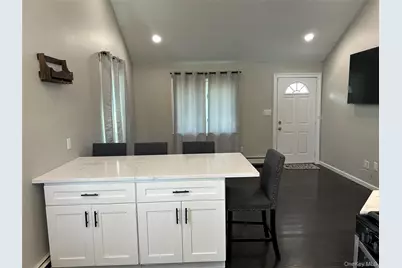 704 Myrtle Avenue, West Islip, NY 11795 - Photo 8