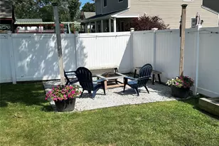 704 Myrtle Ave, West Islip, NY 11795 - Photo 4