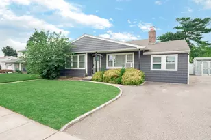 14 Lois Ln, Farmingdale, NY 11735 - Photo 2