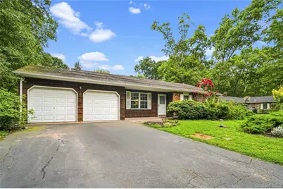 40 Glenridge Avenue, Stony Brook, NY 11790 - Photo 2