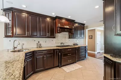 14 Hickman Street, Syosset, NY 11791 - Photo 6