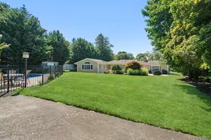 14 Hickman St, Syosset, NY 11791 - Photo 30