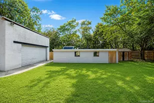 36 Fifty Acre Rd S, Smithtown, NY 11787 - Photo 40