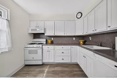 2 Anchorage #5A, Oyster Bay, NY 11771 - Photo 10