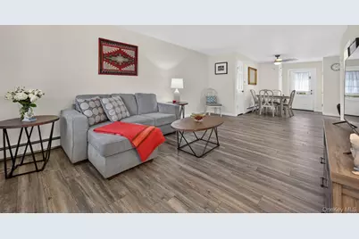2 Anchorage #5A, Oyster Bay, NY 11771 - Photo 2