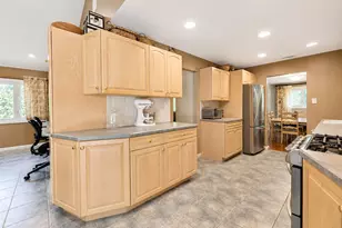 8 Starlight Dr, Commack, NY 11725 - Photo 4