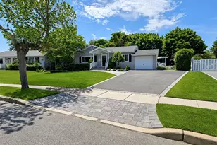 8 Starlight Dr, Commack, NY 11725 - Photo 2