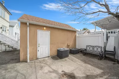 2858 Sampson Avenue, Bronx, NY 10465 - Photo 18