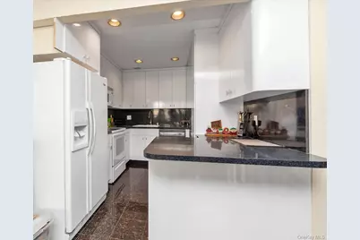 162-30 Powells Cove Boulevard #2C, Whitestone, NY 11357 - Photo 4