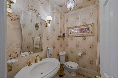 50 Eastwoods Court, Roslyn, NY 11576 - Photo 20