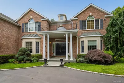 50 Eastwoods Court, Roslyn, NY 11576 - Photo 2