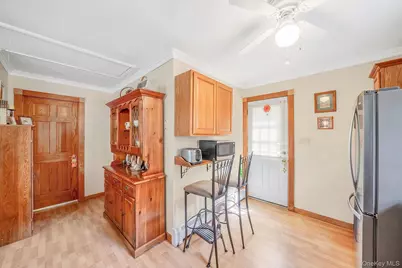123 Clinton Avenue, Patchogue, NY 11772 - Photo 12
