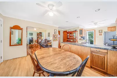 123 Clinton Avenue, Patchogue, NY 11772 - Photo 10
