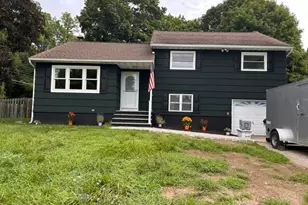 1 Morris Dr, Hyde Park, NY 12538 - Photo 2