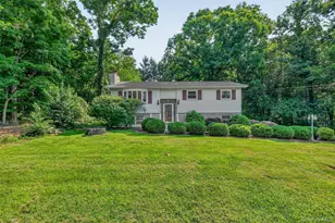 37 Julie Dr, Hopewell Junction, NY 12533 - Photo 2