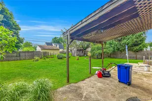 38 Saddle Ln, Centereach, NY 11720 - Photo 4