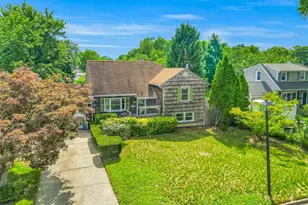 38 Saddle Ln, Centereach, NY 11720 - Photo 2