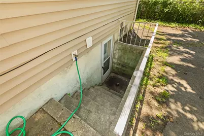 163 Buffalo Avenue, Lindenhurst, NY 11757 - Photo 16