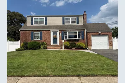 344 N Ontario Avenue, Lindenhurst, NY 11757 - Photo 2