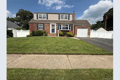 344 N Ontario Avenue, Lindenhurst, NY 11757 - Photo 4