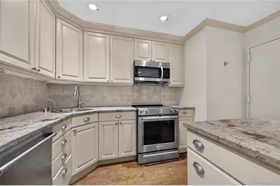 62 Wimbledon Drive, Roslyn, NY 11576 - Photo 22