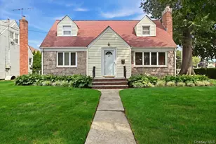 43 Scott St, New Hyde Park, NY 11040 - Photo 2