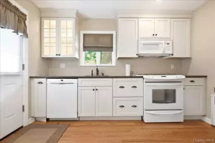 43 Scott St, New Hyde Park, NY 11040 - Photo 12