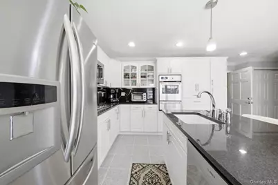 121 Newport Road, Yonkers, NY 10710 - Photo 10