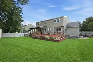 23 Hampshire Dr, Farmingdale, NY 11735 - Photo 32