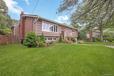 27 Baywood Lane, Bayport, NY 11705 - Photo 2