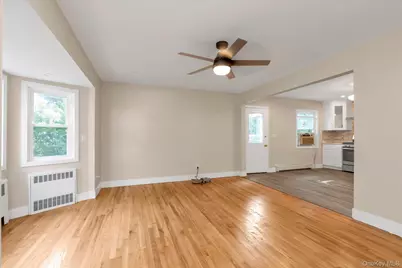 10 Stratton, Huntington Station, NY 11746 - Photo 4