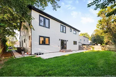 112 Old Oak Lane, Levittown, NY 11756 - Photo 4