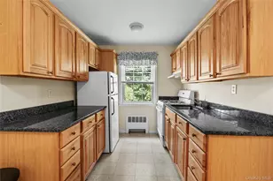 17 Robins Crescent, New Rochelle, NY 10801 - Photo 6