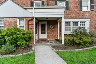 17 Robins Crescent, New Rochelle, NY 10801 - Photo 2
