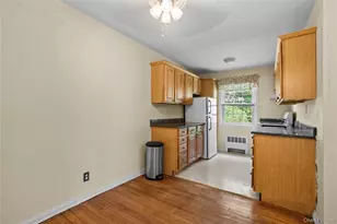 17 Robins Crescent, New Rochelle, NY 10801 - Photo 8