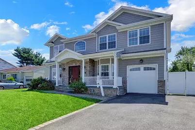 11 Lillian Lane, Plainview, NY 11803 - Photo 2