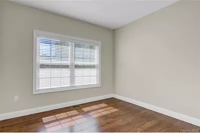 11 Lillian Lane, Plainview, NY 11803 - Photo 12