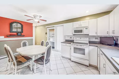 35 E 6th Street, Patchogue, NY 11772 - Photo 10