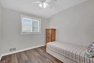 727 Peter Paul Dr, West Islip, NY 11795 - Photo 12