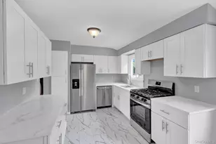 727 Peter Paul Dr, West Islip, NY 11795 - Photo 2