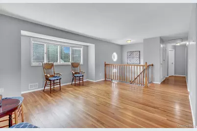 727 Peter Paul Drive, West Islip, NY 11795 - Photo 6