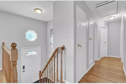 727 Peter Paul Drive, West Islip, NY 11795 - Photo 8