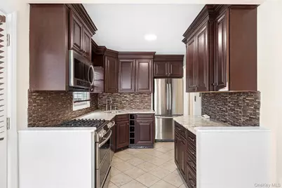 2 Dorset Lane, Farmingdale, NY 11735 - Photo 8