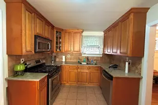 59-41 161st St, Fresh Meadows, NY 11365 - Photo 2