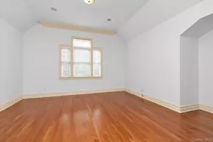 171 Stillwell Ln, Syosset, NY 11791 - Photo 32