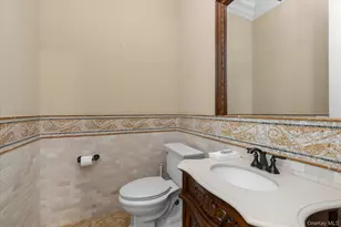171 Stillwell Ln, Syosset, NY 11791 - Photo 16
