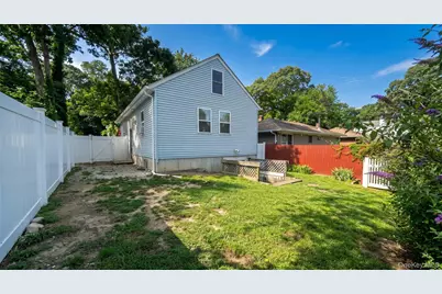 11 Huntington Road, Sound Beach, NY 11789 - Photo 20