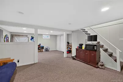 88 Crestwood Boulevard, Farmingdale, NY 11735 - Photo 20